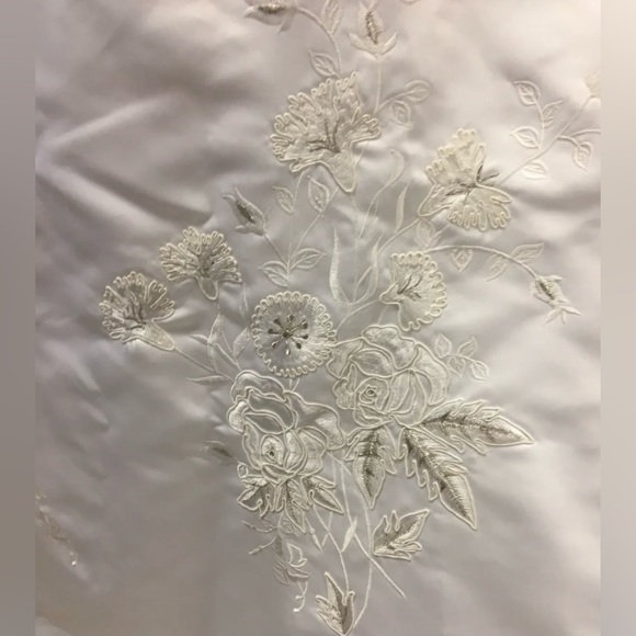 Wedding dress - Picture 6 of 6